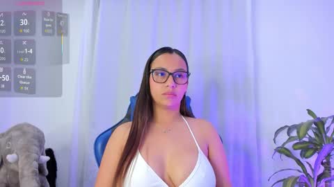Snapshot of aleaa_ chatting on 10/19/25, 11:27 aleaa online show from 10/19/25, 11:27
