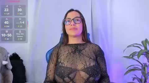 Snapshot of aleaa_ chatting on 10/22/25, 11:04 aleaa online show from 10/22/25, 11:04