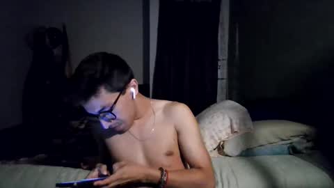 Snapshot of aleexrune chatting on 10/17/25, 03:42 aleexrune online show from 10/17/25, 03:42