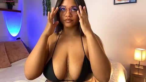 Snapshot of aleiascott chatting on 10/31/25, 12:22 Aleia online show from 10/31/25, 12:22