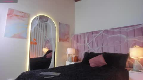 Alejandra Arango online show from 10/27/25, 07:40