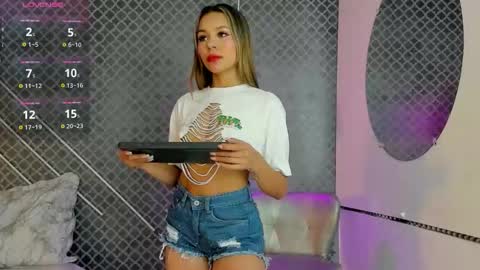 aleja_bloom online show from 12/04/25, 11:41