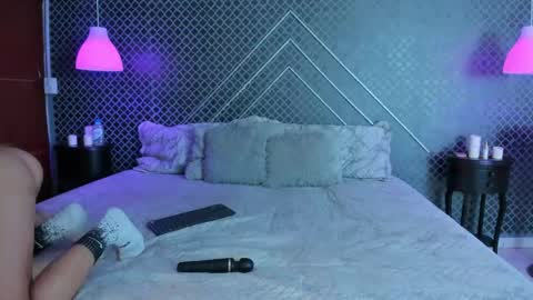 aleja_bloom online show from 05/18/26, 12:22