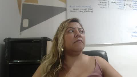 Snapshot of aleja_lollipop chatting on 05/11/26, 05:54 Aleja online show from 05/11/26, 05:54