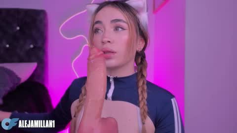 Snapshot of alejamillan1 chatting on 11/29/25, 06:05 night GTM -5 online show from 11/29/25, 06:05