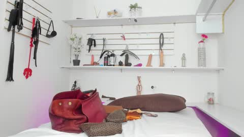 Alejandra online show from 09/27/25, 02:11