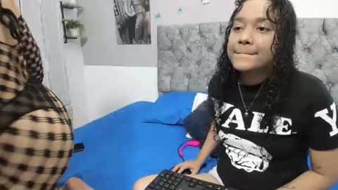 alejandra_evanss online show from 02/11/25, 04:11