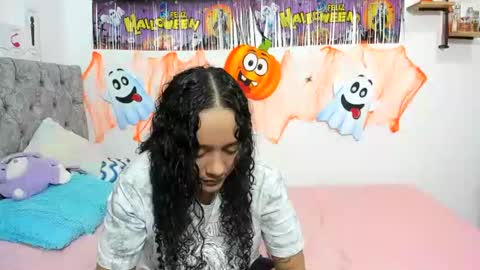 alejandra_evanss online show from 10/26/25, 05:24
