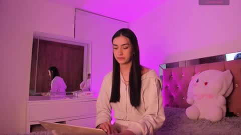 alejandraaa_ online show from 09/28/25, 02:39