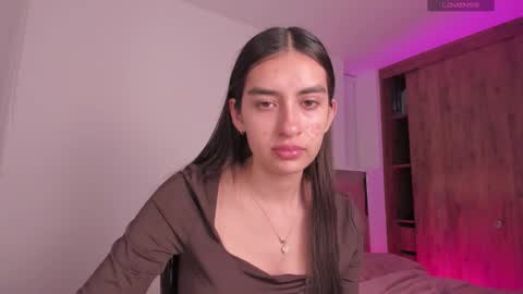 alejandraaa_ online show from 11/14/25, 12:42