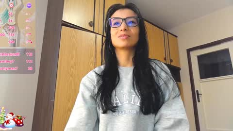 Snapshot of alejandracherry_ chatting on 01/03/25, 12:08 Alejandra online show from 01/03/25, 12:08