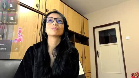 Snapshot of alejandracherry_ chatting on 01/06/25, 01:08 Alejandra online show from 01/06/25, 01:08