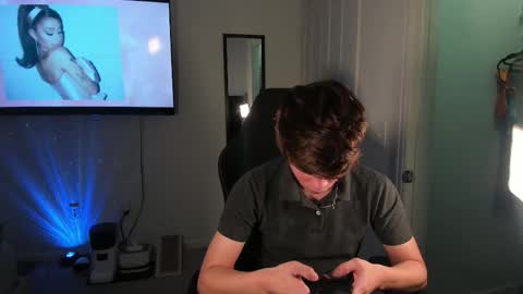 Snapshot of alejandroalvarez1613 chatting on 11/20/25, 08:08 Alex online show from 11/20/25, 08:08