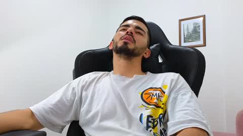 alejandroo_7 online show from 12/22/24, 08:47