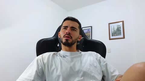 alejandroo_7 online show from 12/25/24, 11:53