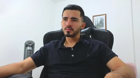 alejandroo_7 online show from 01/06/25, 11:31