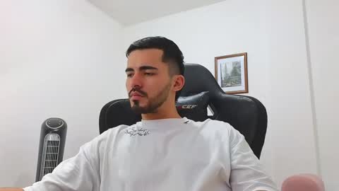 alejandroo_7 online show from 01/07/25, 08:52