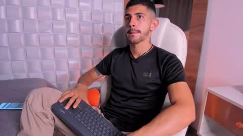 Alejo  online show from 11/23/25, 03:17