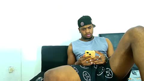 Snapshot of alejo_21cm chatting on 01/30/25, 02:06 alejo_21cm online show from 01/30/25, 02:06