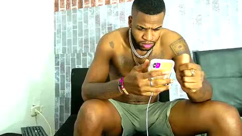 Snapshot of alejo_21cm chatting on 03/10/25, 07:10 alejo_21cm online show from 03/10/25, 07:10