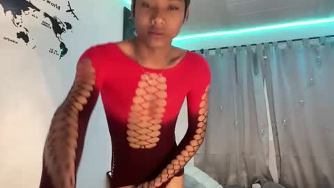 Snapshot of alejo_cute chatting on 05/27/26, 01:52 alejo_cute online show from 05/27/26, 01:52