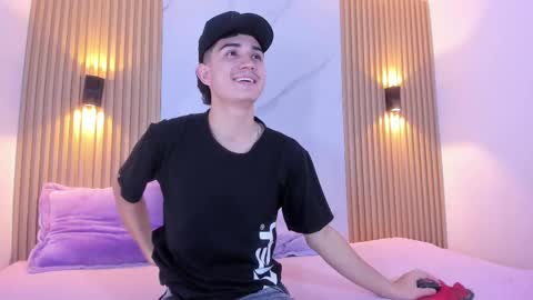 alejo_gray1 online show from 11/05/25, 03:06