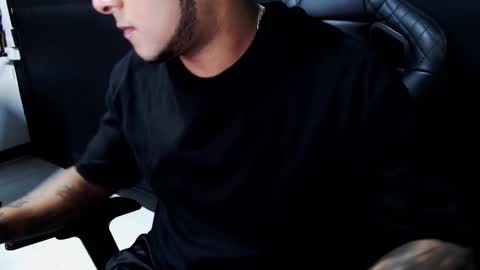 Snapshot of alejoconex6 chatting on 09/15/25, 04:34 Alejo online show from 09/15/25, 04:34