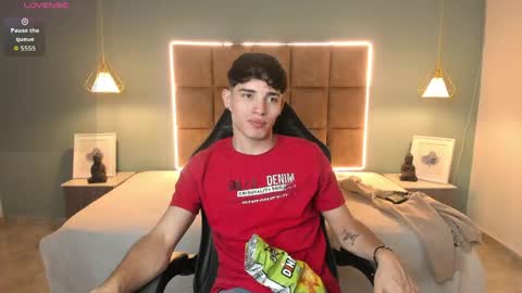 ALejoo Saenz online show from 04/16/26, 06:03