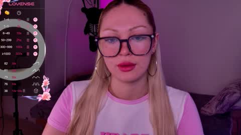 Snapshot of aleksacandy chatting on 11/21/25, 03:27 aleksacandy online show from 11/21/25, 03:27