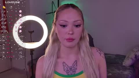 Snapshot of aleksacandy chatting on 12/21/25, 04:14 aleksacandy online show from 12/21/25, 04:14