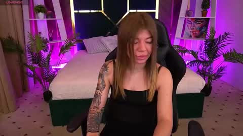 aleksaloree online show from 10/18/25, 08:15