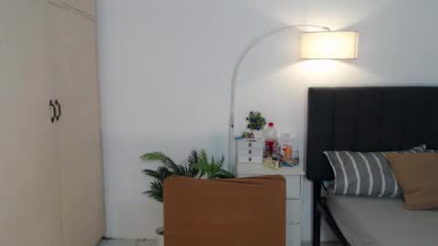 alenajones online show from 12/09/24, 07:39