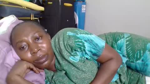 Noreen Kennth and Emilly online show from 09/25/25, 07:28