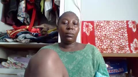 Noreen Kennth and Emilly online show from 11/02/25, 06:49