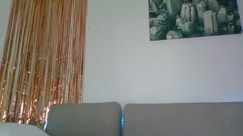 QUEEN OFF MILk  IM BACK  15 NOV online show from 11/21/25, 09:02