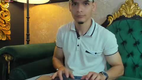 Snapshot of aless_king chatting on 06/24/26, 10:42 Alessandro King online show from 06/24/26, 10:42