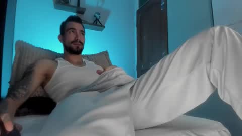 Kciqu3  Independent model online show from 10/23/25, 08:35