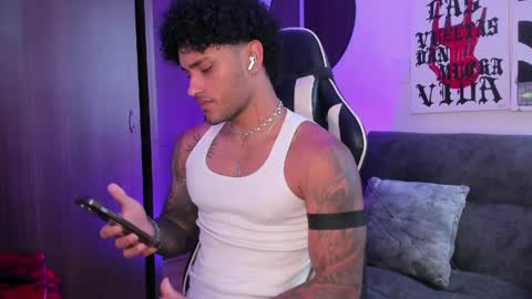 Snapshot of alessandro_vanni chatting on 04/21/26, 01:28 Alessandro Vanni online show from 04/21/26, 01:28