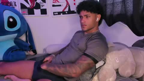 Snapshot of alessandro_vanni chatting on 05/13/26, 02:25 Alessandro Vanni online show from 05/13/26, 02:25