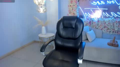 ALESSA ROMERO  online show from 12/15/25, 08:02