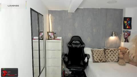 Yy  online show from 09/19/25, 12:45