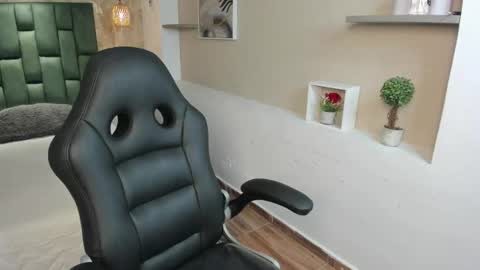 Snapshot of alessia_storm_ chatting on 05/03/26, 02:06 Alessia online show from 05/03/26, 02:06
