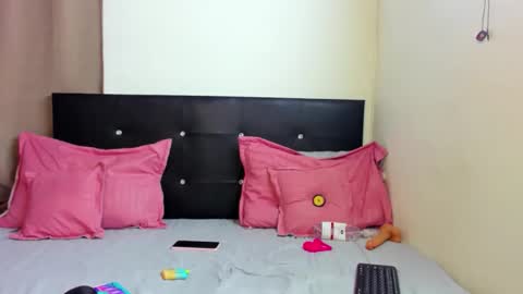 alessia_villa_ online show from 05/15/26, 08:32
