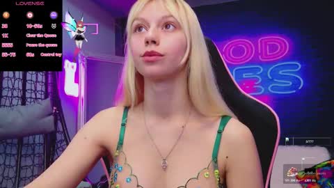 alessiacroft online show from 10/24/25, 04:42