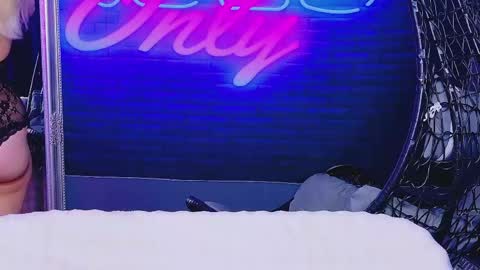 Snapshot of alessiacroft chatting on 05/05/26, 03:47 alessiacroft online show from 05/05/26, 03:47