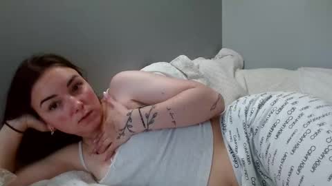 Snapshot of alessiasnow chatting on 11/21/25, 10:41 Alessia Snow online show from 11/21/25, 10:41