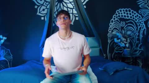 Alessio online show from 12/22/25, 12:02