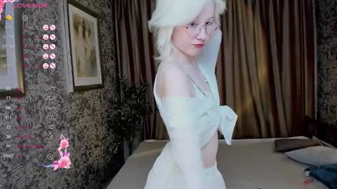 Snapshot of alettaeve chatting on 10/10/25, 01:32 Lola online show from 10/10/25, 01:32