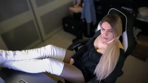 Leyla Leg online show from 04/17/26, 09:07