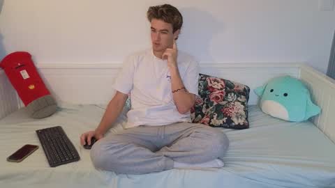 Alex83530 online show from 12/18/25, 08:42